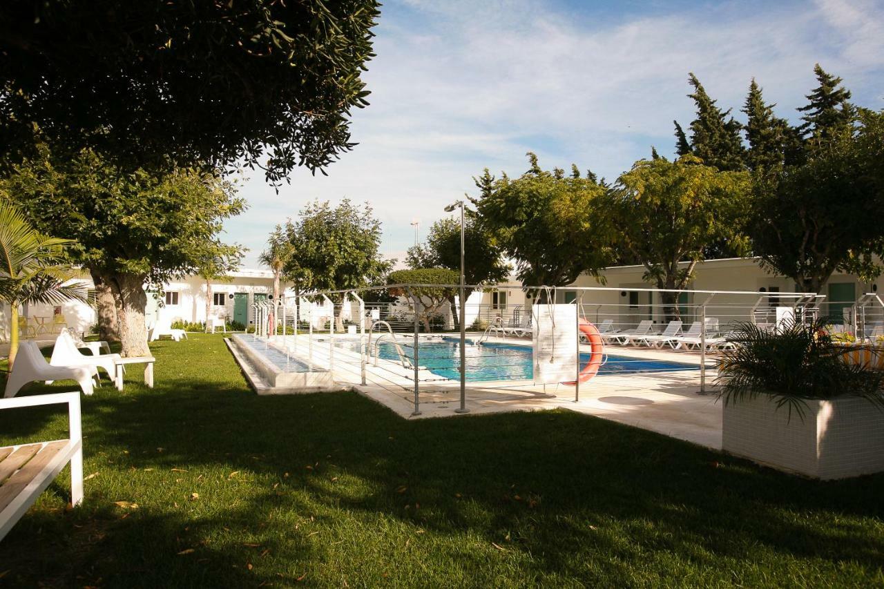 Hostal Las Cumbres Conil De La Frontera Exterior photo