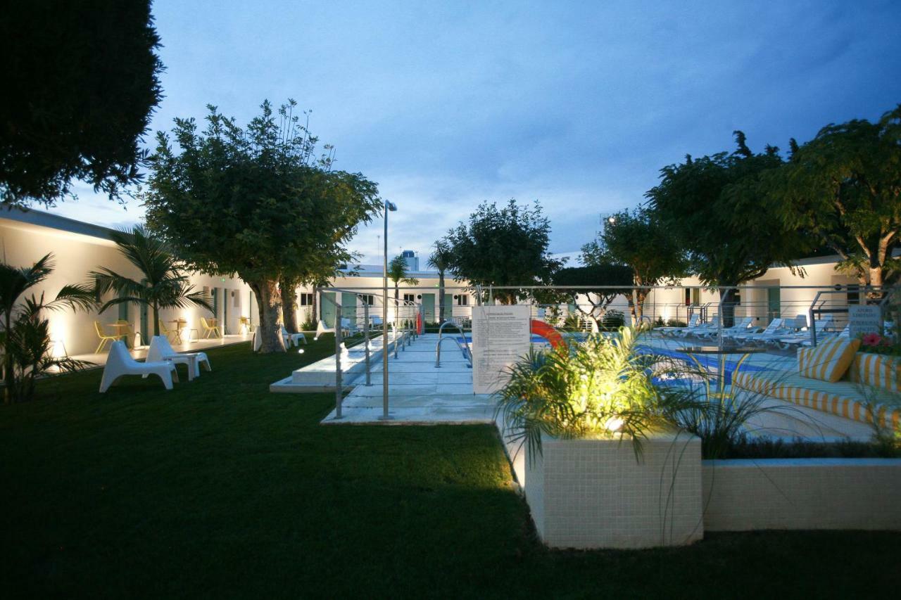 Hostal Las Cumbres Conil De La Frontera Exterior photo